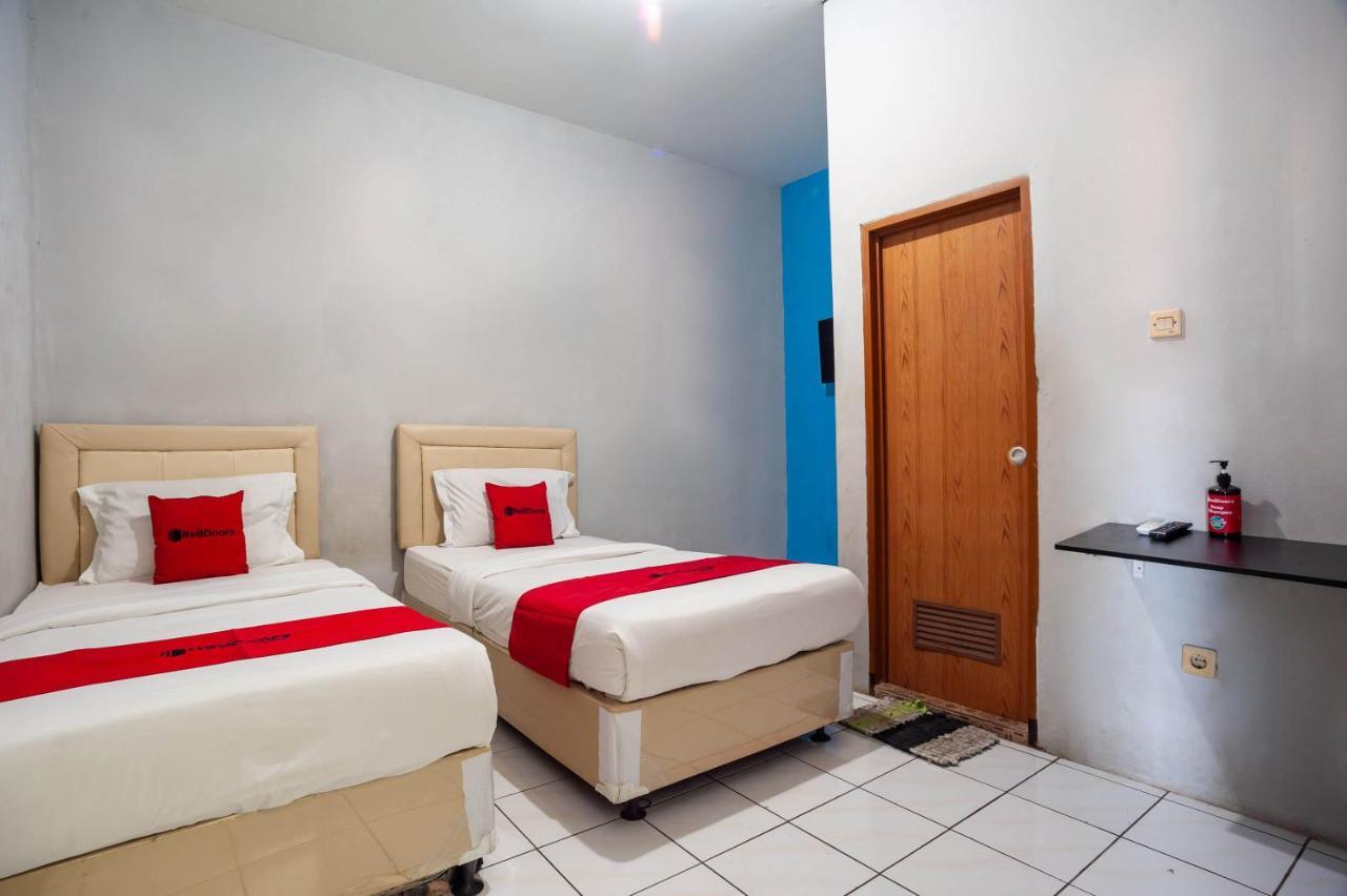 Reddoorz Near Margonda Raya Hotel Depok Exterior photo