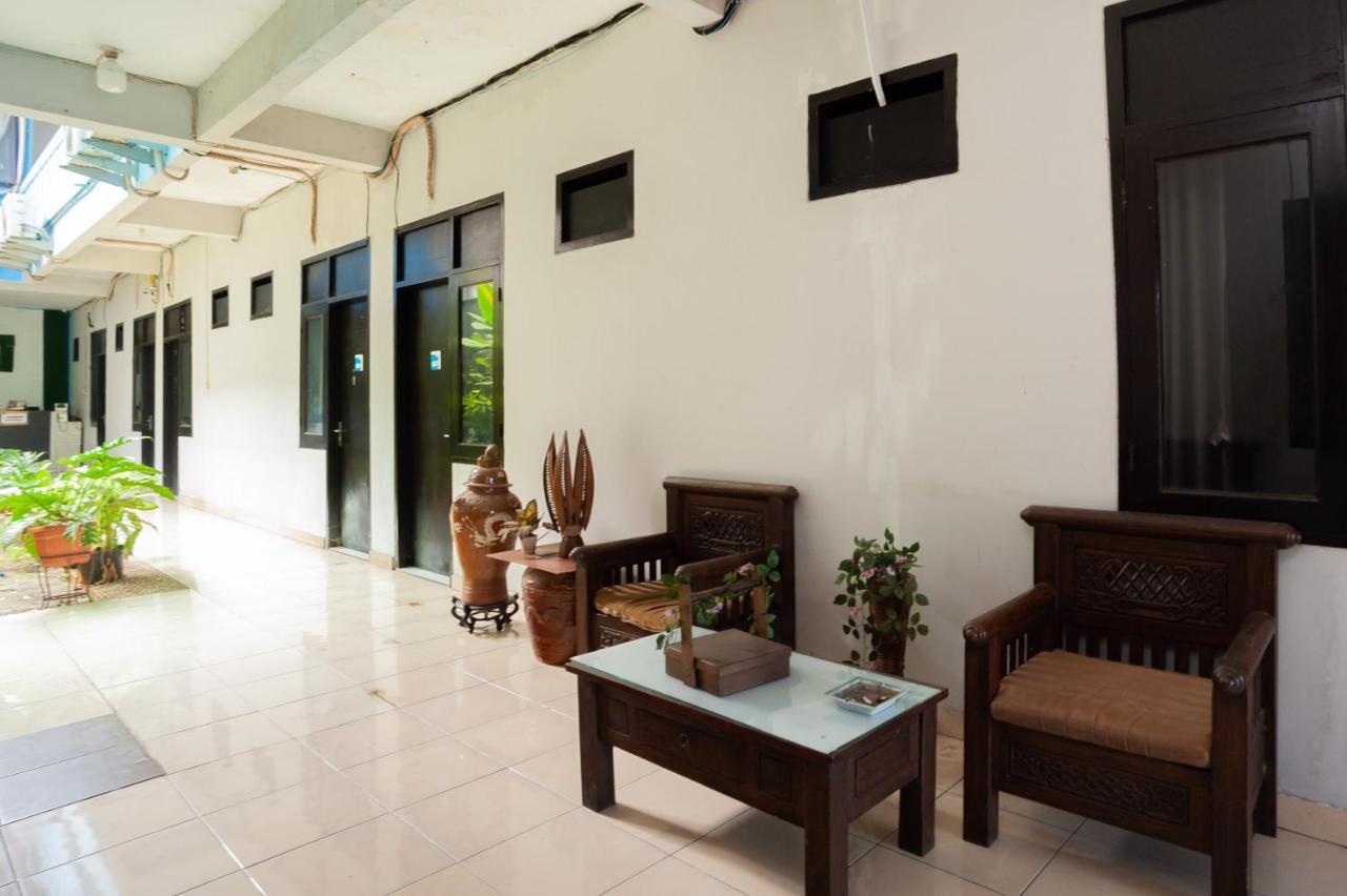Reddoorz Near Margonda Raya Hotel Depok Exterior photo